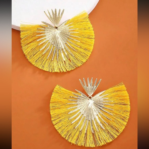 New! Fringe Earrings - Picture 2 of 4